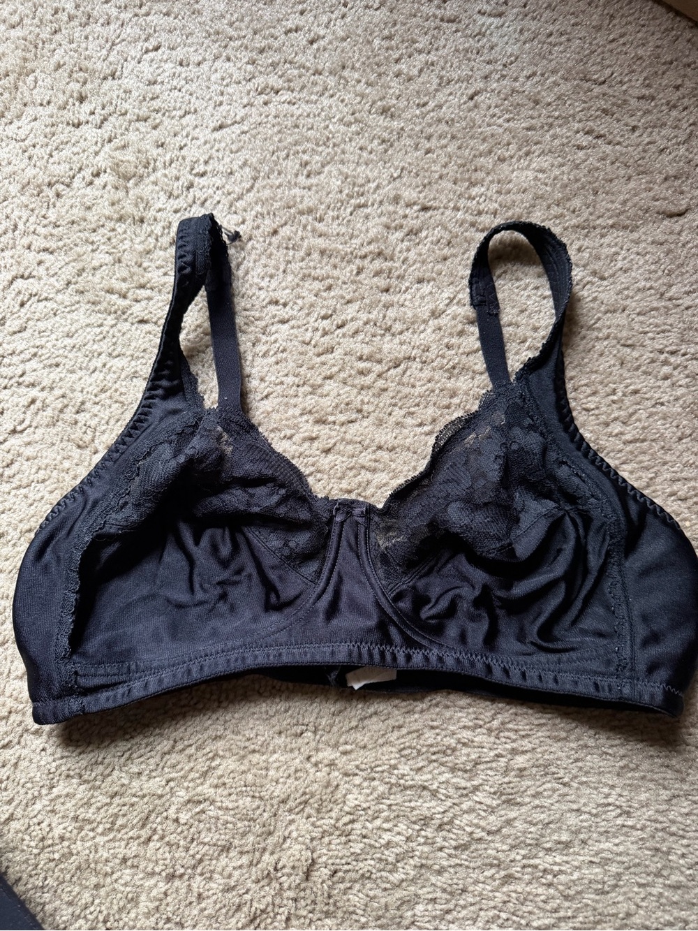 Lee Black Lace-Trim Wireless Bra